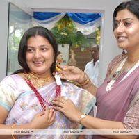 Mohan at Guru pearls Gems and Jewels - Pictures